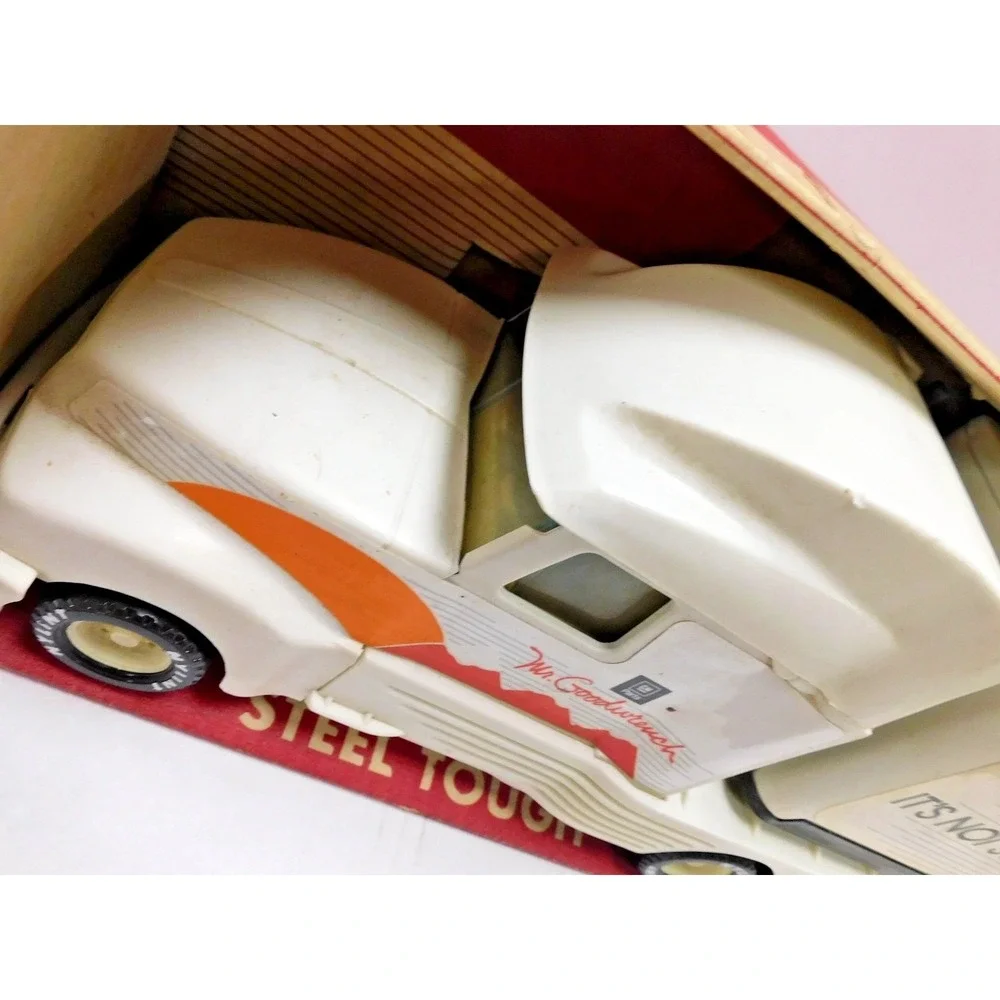 Vintage 1980s Nylint Mr. Goodwrench N0. 9020Z - 18 Wheeler NOS 24